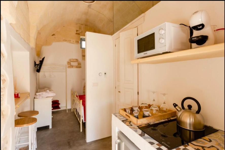 La Finestra Dimora Charme Hotel เชจลีเมสซาปิกา ภายนอก รูปภาพ